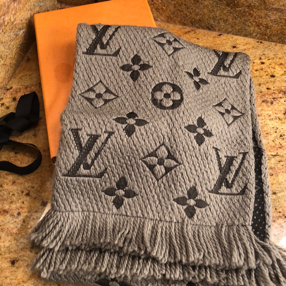 ***SOLD DO NOT BUY*** Louis Vuitton logomania scarf